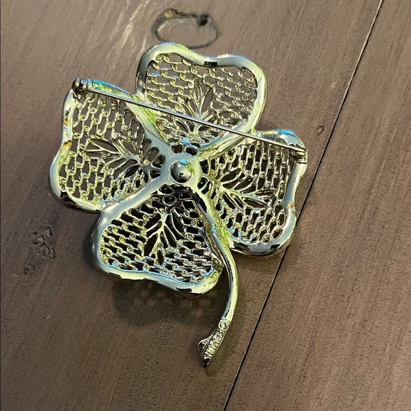 Silver Filigree Flower Brooch with Red Gem - Picture 2 of 2